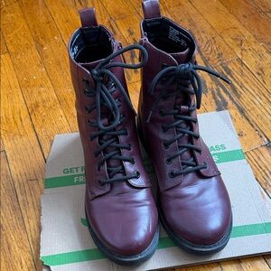 Time and Tru Women's Burgundy Combat Boots